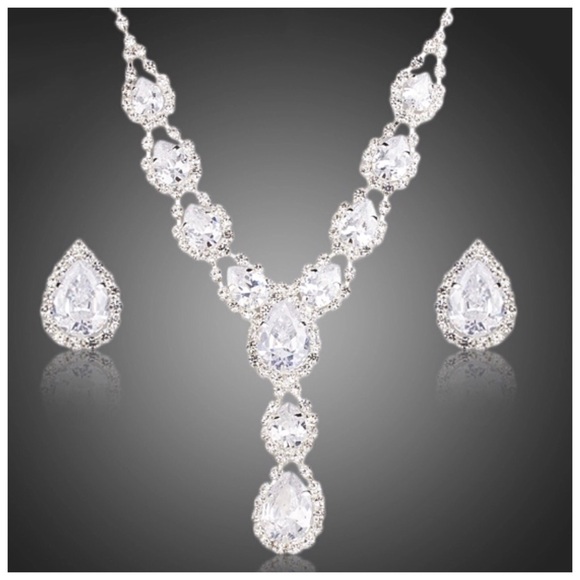 Swarovski Crystals The Pippa Necklace Set - Picture 1 of 5